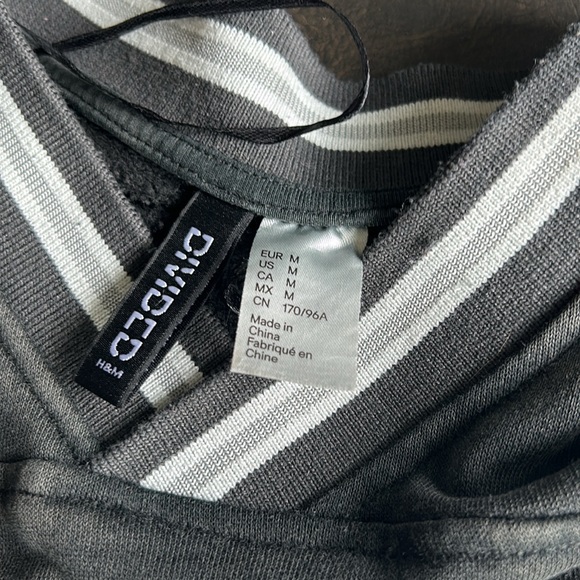 Black Seattle pullover - Picture 2 of 3